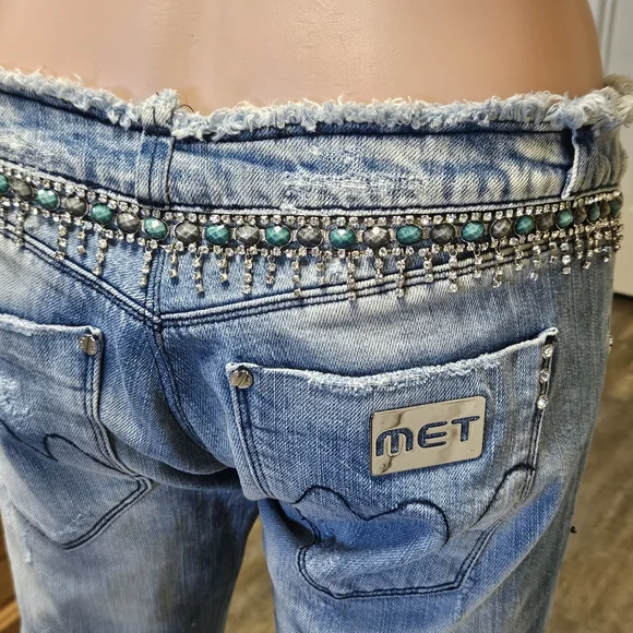 Met Crystal embellishments jeans